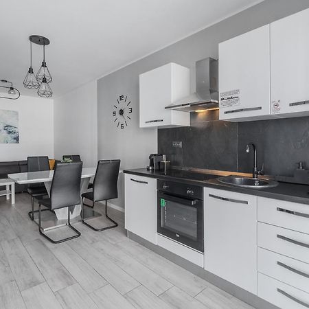 Ceyrat Flat Apartment Oradea Exterior photo